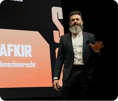 Omar afkir Das Publikum fesseln